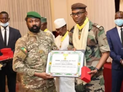 Mali : le Colonel Assimi GOÏTA décore des grands serviteurs de l’État