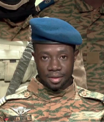 Burkina: des militaires annoncent avoir pris le pouvoir