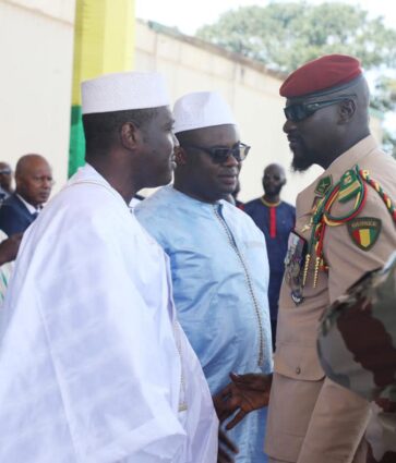 Commémoration de l’ anniversaire de l’Indépendance de la Guinée Conakry : Le Premier ministre par intérim du Mali , le Colonel Abdoulaye Maïga assiste aux festivités.